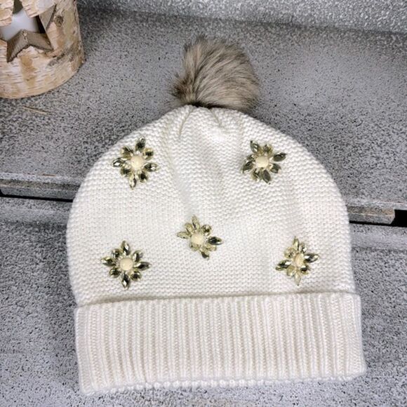 Crown & Ivy Ivory Pearl Flower Knit Beanie Hat - Picture 1 of 4